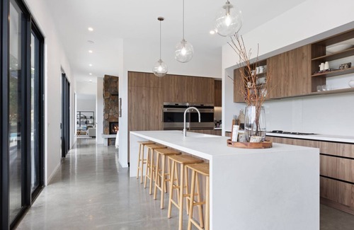 Merrijig Casa | Tanderra 180 - Meaning "Resting Place" - Sleeps 12