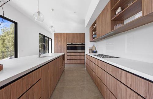 Merrijig Casa | Tanderra 180 - Meaning "Resting Place" - Sleeps 12