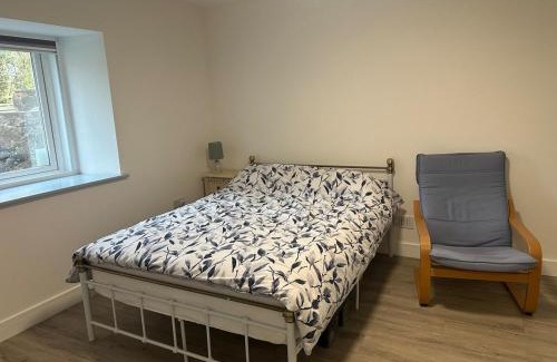 Carmarthen Apartamento | Tanerdy - Self Contained Apartment