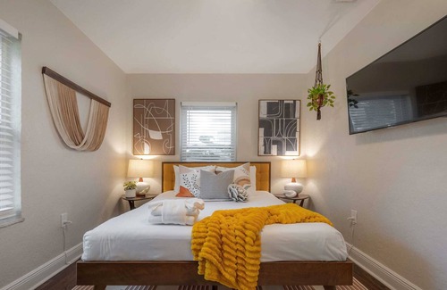 Riverside Heights Casa | "Tangerine Dream" - Game Room|Grill| Fire Pit