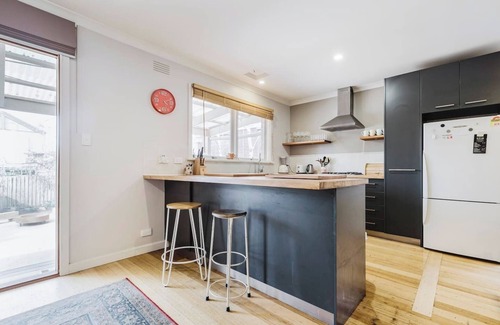 Kensington Casa | Tangerine Gleam Cheerful Inner City Family Abode