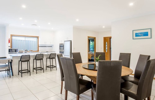 Sanctuary Point Casa | Tangerine - Pet Friendly - 3 Mins Walk to Beach