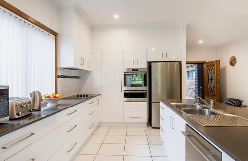 Sanctuary Point Casa | Tangerine - Pet Friendly - 3 Mins Walk to Beach