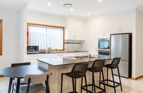 Sanctuary Point Casa | Tangerine - Pet Friendly - 3 Mins Walk to Beach