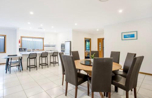Sanctuary Point Casa | Tangerine - Pet Friendly - 3 Mins Walk to Beach