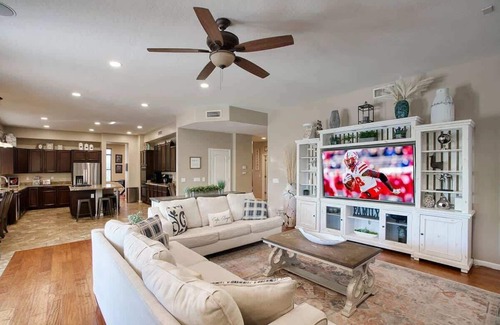 Arabian Views Casa | Tangerine Sky | Private Pool & Pet Friendly!