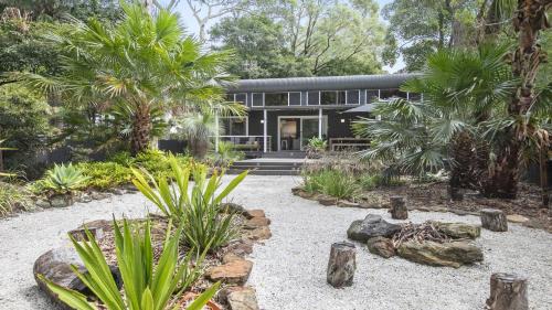 Pearl Beach Casa | Tanglewood Pearl Beach- firepit, pet friendly, stroll to beach