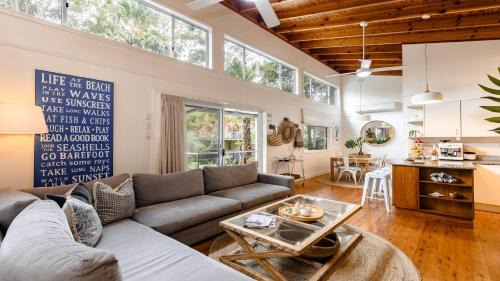 Pearl Beach Casa | Tanglewood Pearl Beach- firepit, pet friendly, stroll to beach