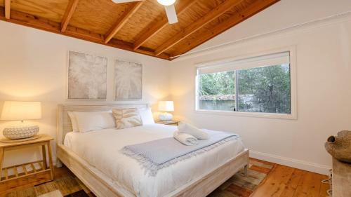 Pearl Beach Casa | Tanglewood Pearl Beach- firepit, pet friendly, stroll to beach
