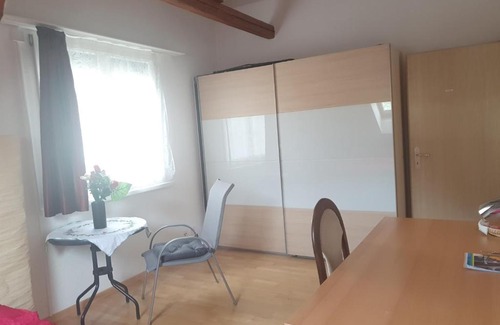 Bichelsee-Balterswil Casa | Tannenzapfenland, PRIVAT ZIMMER Akasha
