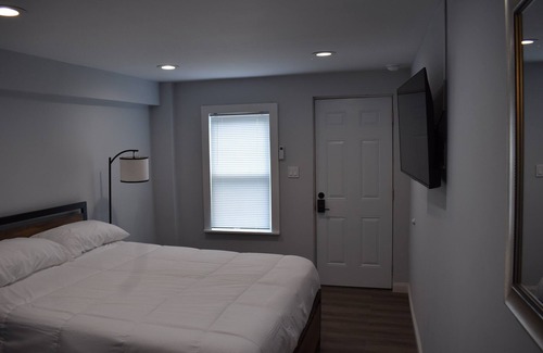 Tannersville Hotel | Tannersville Village on SawMill Creek Room #3- 1 Queen