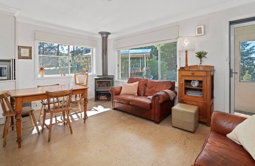 Springside Casa | Tanswell Cottage. Rural and serene!