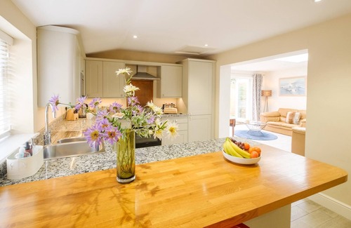 Martlesham Heath Cabaña | Tanyard House - sleeps 6 guests in 3 bedrooms