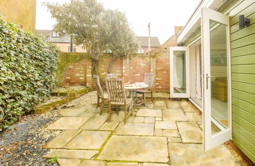 Martlesham Heath Cabaña | Tanyard House - sleeps 6 guests in 3 bedrooms