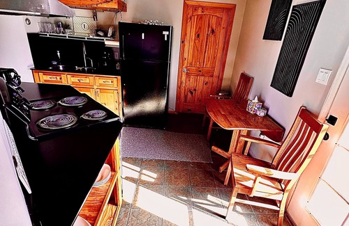 El Prado Casa | Taos Loft Nest with Monthly & Weekly Discounts!