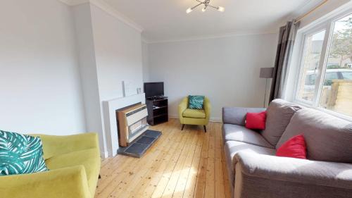 Witney Casa | Taphouse Avenue