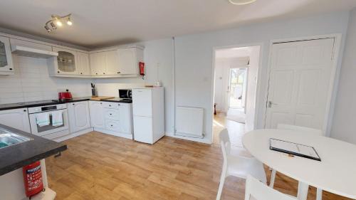 Witney Casa | Taphouse Avenue