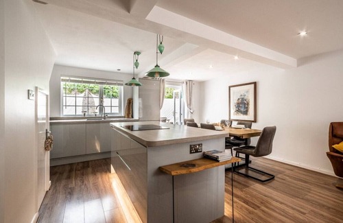 Topsham Apartamento | Stylish Cosy 3 Bedroom Cottage with parking in Topsham