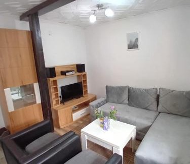 Kremna Casa | Tara Medina koliba