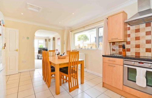 Ventnor Casa | Tara, Spacious Family Home, Wonderful Sea Views