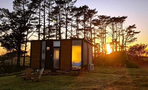 Midhirst Casa | Taranaki Creekside KIWI by Tiny Away