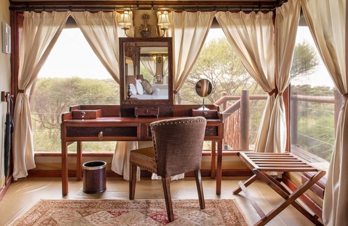 Tarangire National Park Otro | TARANGIRE KURO TREETOP LODGE