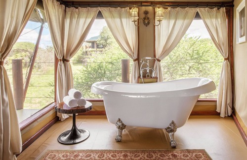 Tarangire National Park Otro | TARANGIRE KURO TREETOP LODGE