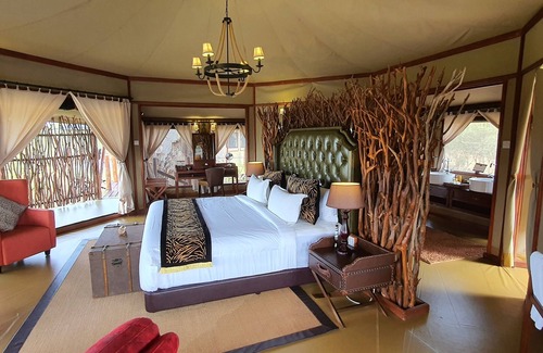 Tarangire National Park Otro | TARANGIRE KURO TREETOP LODGE