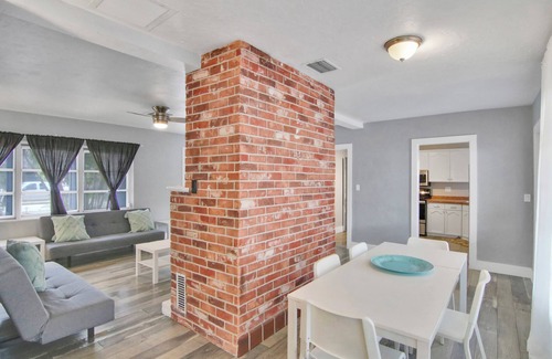 Tarpon River Casa | Tarpon River Getaway – Modern 2 BDR on Water