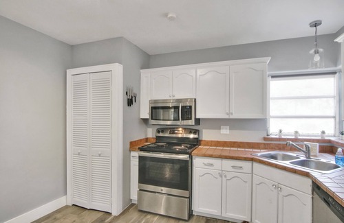 Tarpon River Casa | Tarpon River Getaway – Modern 2 BDR on Water