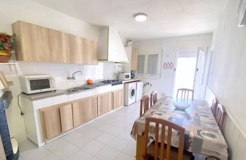 Centro de Roses Cabaña | TARRAGONA Casa con 4 dormitorios situada en el centro de Roses