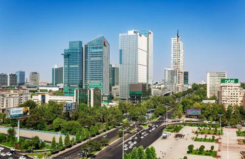 Tashkent Apartamento | Tashkent Skyline 1BR & Balcony