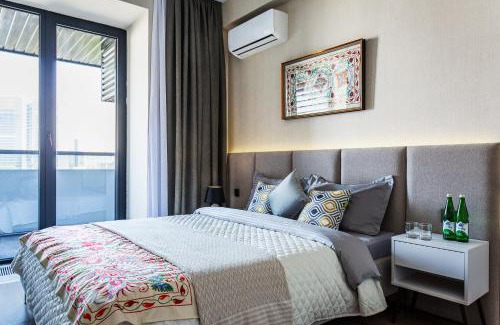 Tashkent Apartamento | Tashkent Skyline 1BR & Balcony