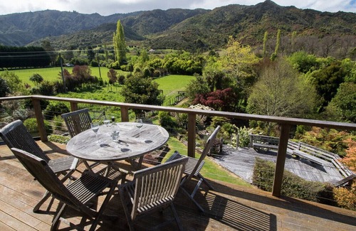 Marahau Cabaña | Tasman Hideaway - Marahau Holiday Home