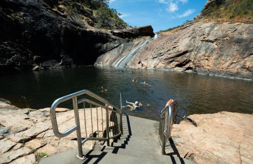 Serpentine Otro | Tasman Holiday Parks - Serpentine Falls