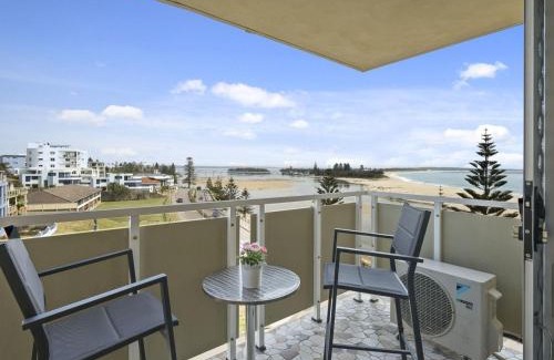 The Entrance Apartamento | Tasman Towers Unit 13