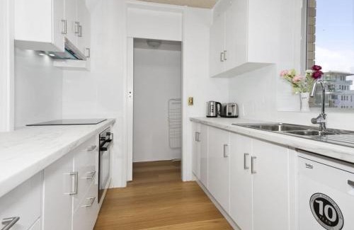 The Entrance Apartamento | Tasman Towers Unit 13