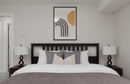 Lynn Valley Casa | Tastefully Furnished Newly Updated 2 BD Central Lynn Valley North Vancouver