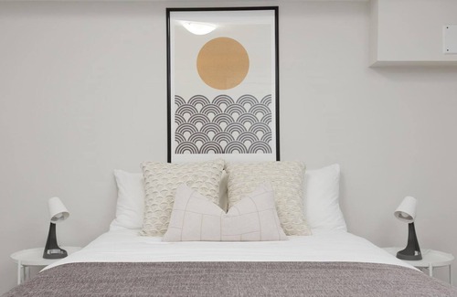 Lynn Valley Casa | Tastefully Furnished Newly Updated 2 BD Central Lynn Valley North Vancouver