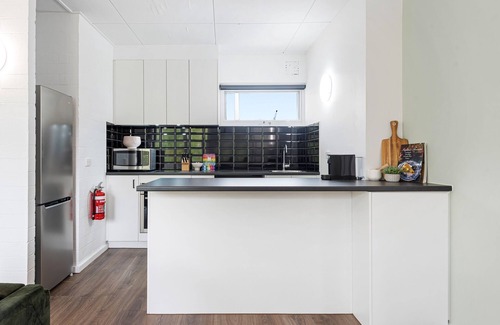 Parkville Apartamento | Tasteful 1-Bed Apartment with Balcony Seating