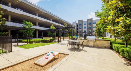 Coffeyville Apartamento | Tasteful 2BR I Pool I Gym I Parking I Workspace