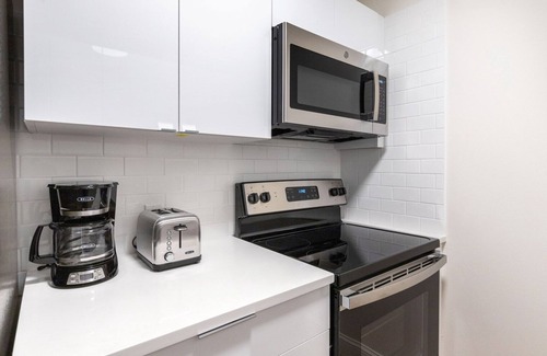 Allston Apartamento | Tasteful Allston 2BR, nr Boston U & Green Line, by Blueground