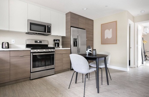 Campbell Apartamento | Tasteful Campbell 1BR w/ Pool, Parking, walk to Groceries, by Blueground