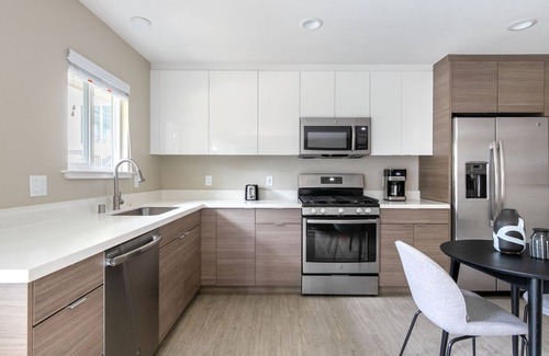 Campbell Apartamento | Tasteful Campbell 1BR w/ Pool, Parking, walk to Groceries, by Blueground