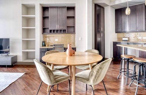 North Burnet Apartamento | Tasteful Domain 2BR w/ Gym, Pool & W/D, nr restaurants, by Blueground