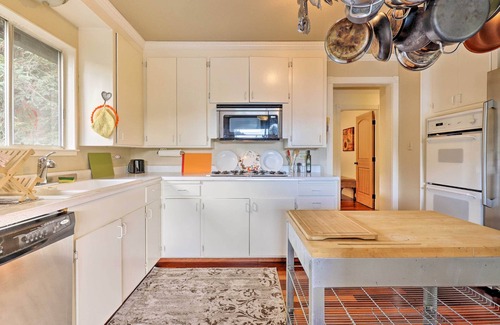 Monte Rio Casa | Tasteful Home w/ Stunning River & Valley View