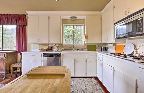 Monte Rio Casa | Tasteful Home w/ Stunning River & Valley View