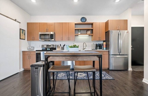 Traverse City Condominio | *Tasteful TC Themed Trailside Condo*