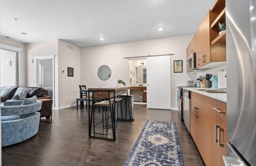 Traverse City Condominio | *Tasteful TC Themed Trailside Condo*