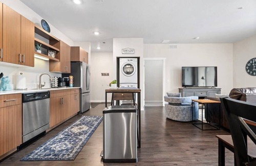 Traverse City Condominio | *Tasteful TC Themed Trailside Condo*